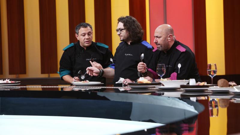 Sorin Bontea, Florin Dumitrescu și Cătălin Scărlătescu au degustat farfuriile pregătite de concurenții din al patrulea duel, de la „Chefi la cuțite”
