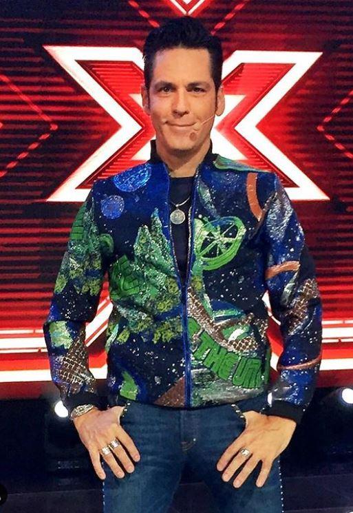 Ștefan Bănică, într-o geacă verde, la X Factor