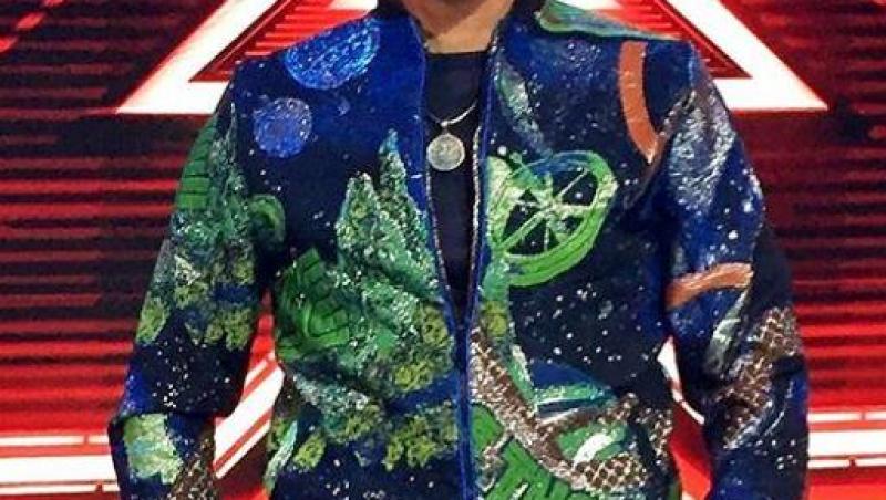 Ștefan Bănică, într-o geacă verde, la X Factor