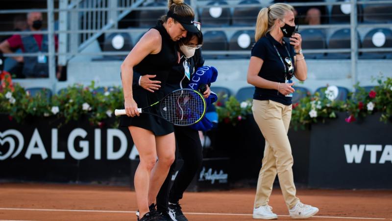 Simona Halep a părăsit terenul de tenis șchiopătând