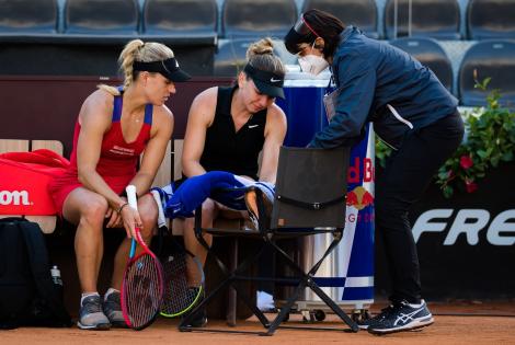 Mesajul lui Angelique Kerber, după accidentarea Simonei Halep în turneul de la Roma: „Sper să se refacă repede”