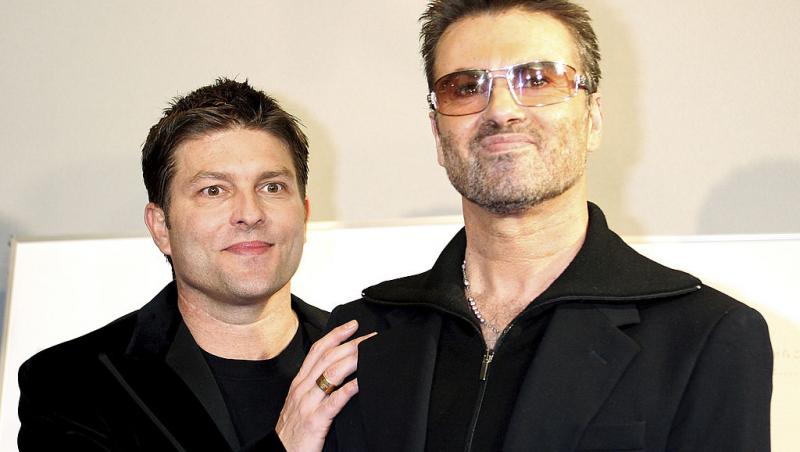 George Michael și fostul lui iubit, Kenny Goss. Goss va primi 97 de milioane de lire sterline din averea artistului