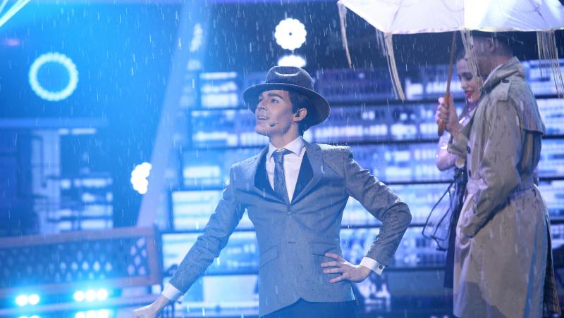 Radu Ștefan Bănică a dansat în ploaie, trasnformat în Gene Kelly, în Finala sezonului 16 de Te cunosc de undeva!
