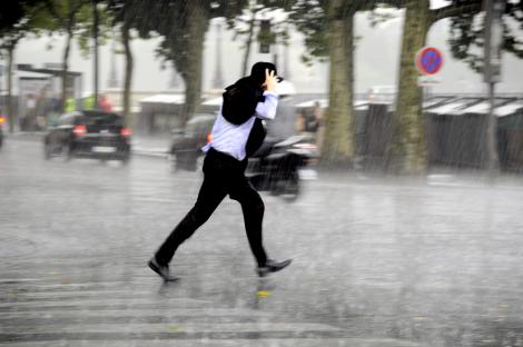 Alertă ANM! Cod Galben de descărcări electrice și vreme rea în București. Ploi în mai multe regiuni din țară