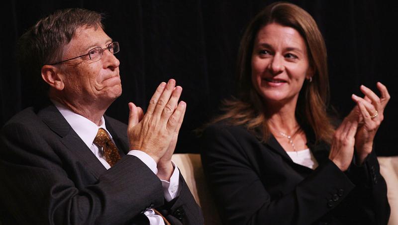 Dincolo de frecventele vacanțe cu fosta lui iubită, Bill Gates ar fi încercat să cucerească două dintre angajatele sale în timp ce era căsătorit cu Melinda