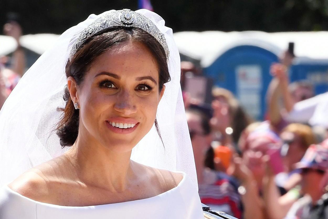 Meghan Markle îmbrăcată în rochie de mireasă la nunta cu Prințul Harry, în 2016