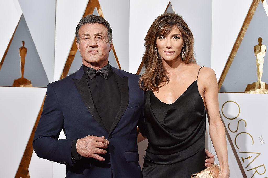Sylvester Stallone și soția lui în haine negre