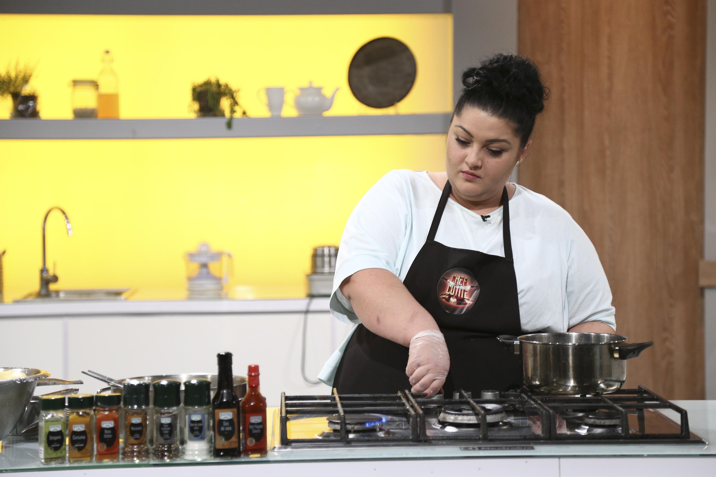 Gabriela Porumbel gătește, în platoul Chefi la cuțite