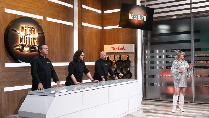 După ce au selectat 75 de concurenți, cei trei chefi au intrat în bucătăria „Chefi la cuțite” și au anunțat prima probă de gătit