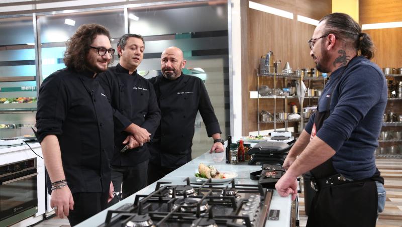 Sorin Bontea, Florin Dumitrescu și Cătălin Scărlătescu in bootcampul emisiunii „Chefi la cuțite”, la degustare