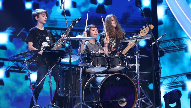 În prima ediție a sezonului 10 "Next Star", trupa Blană Bombă a impresionat publicul și jurații cu o compoziție proprie