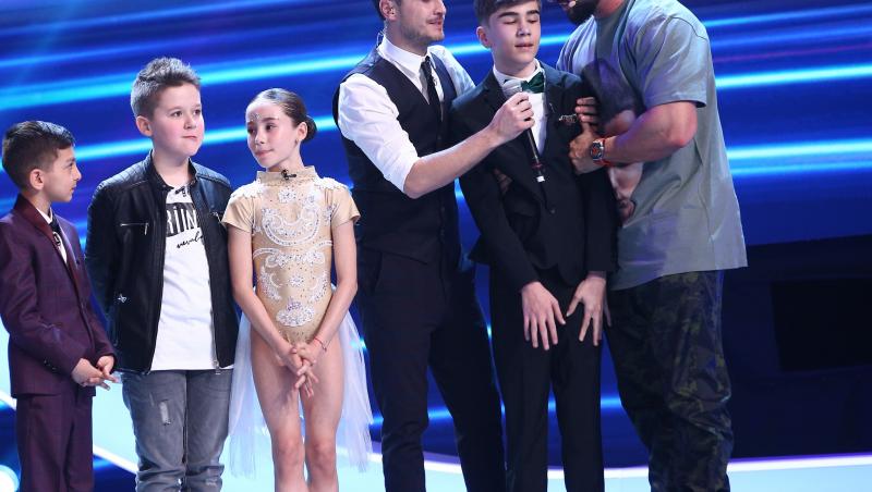 Amir Bălteanu pe scena Next Star, alături de celilați concurenți, Dorian Popa și Șerban Copoț