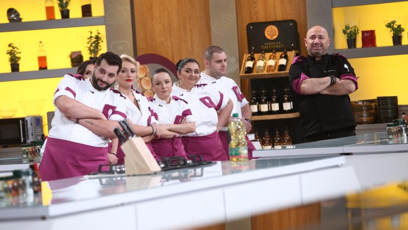 Cătălin Scărlătescu în bucătăria emisiunii „Chefi la cuțite”, sezonul 9 alaturi de echipa sa