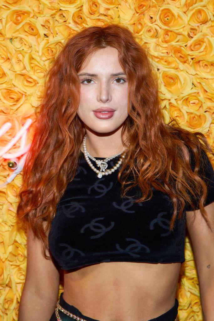 bella thorne tricou negru