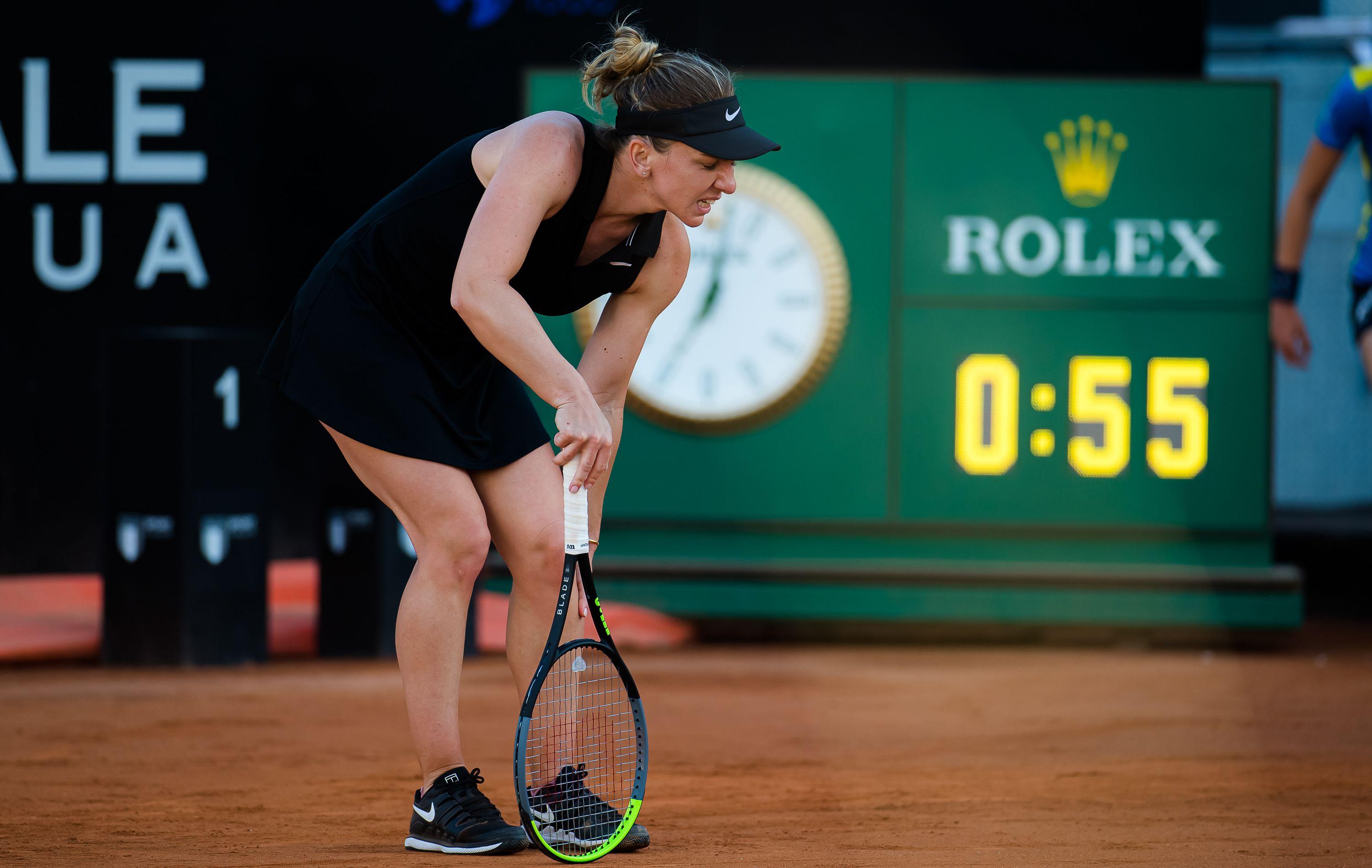 SImona Halep, accidentată pe teren, unde-și verifică rănile