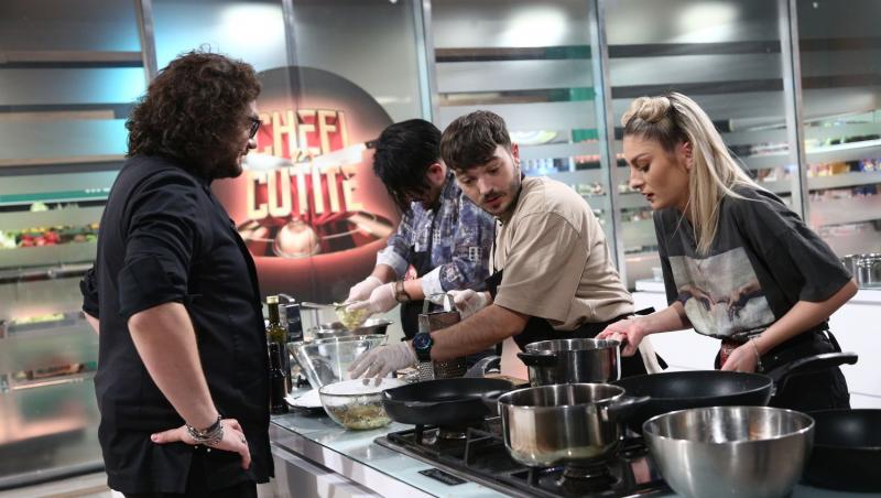 Chefii își aleg bucătarii și află culorile tunicilor în care vor lupta, astăzi, de la 20:30 la Antena 1