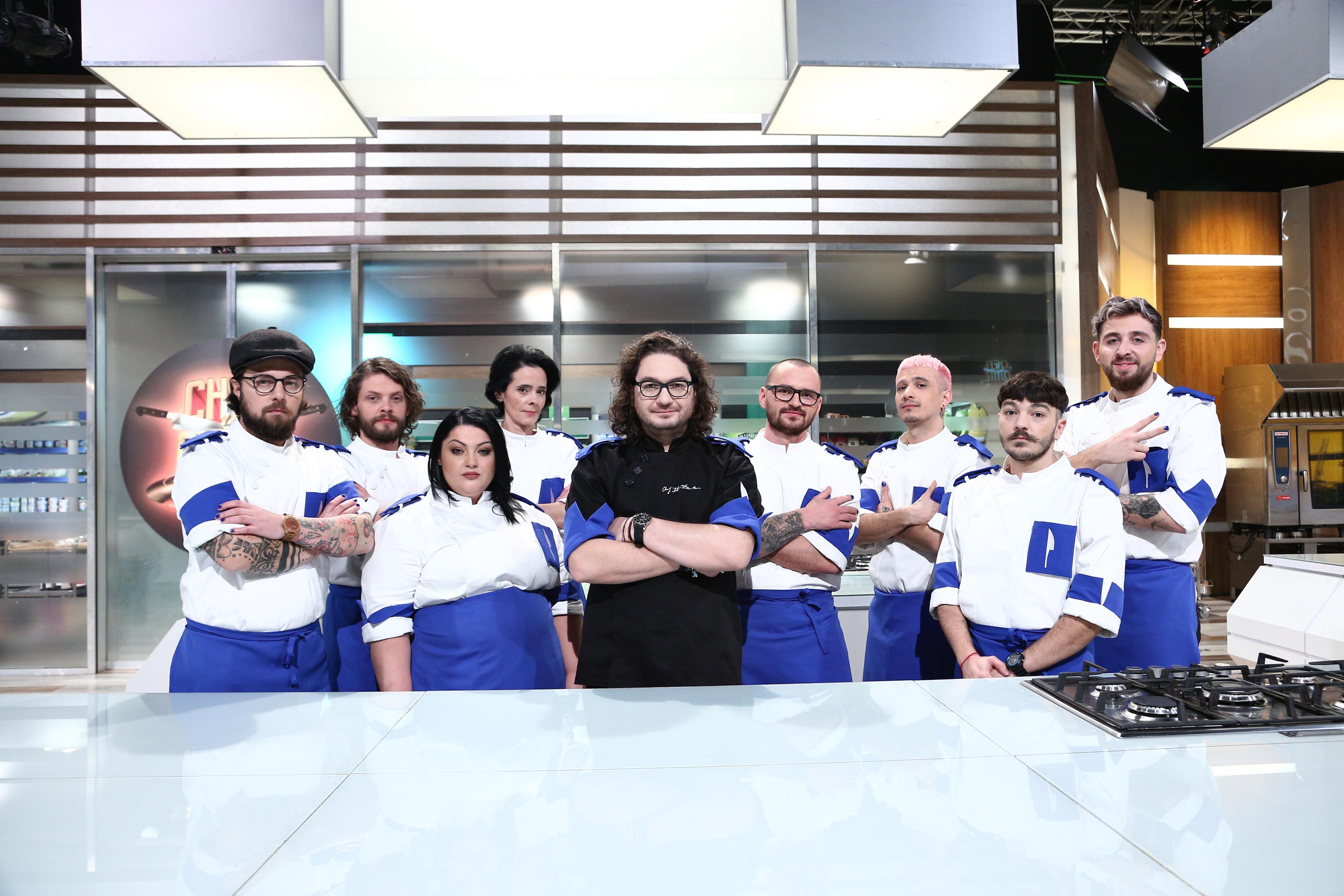Florin Dumitrescu, juratul emisiunii „Chefi la cuțite”, si echipa sa albastra din sezonul 9 „Chefi la cutite”