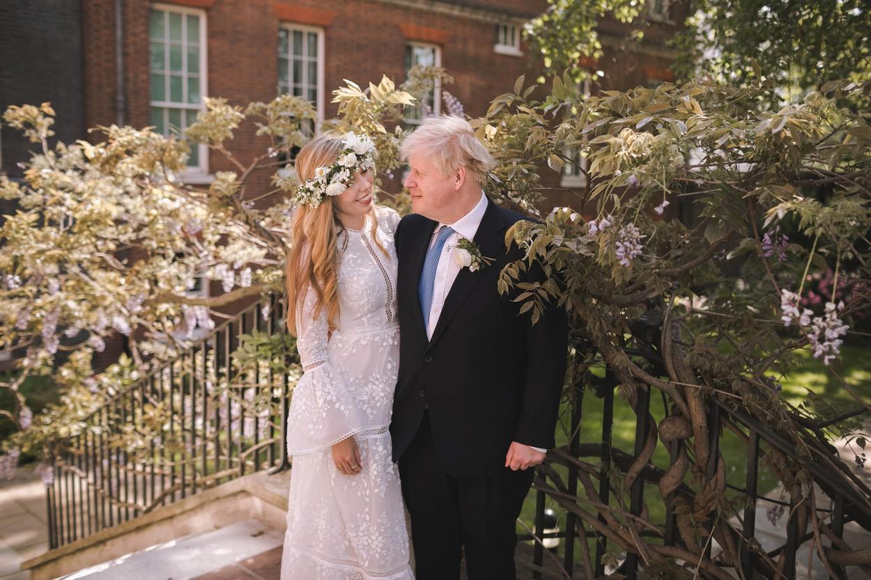 Boris Johnson și Carrie Symonds, în rochie de mireasă, în ziua nunții