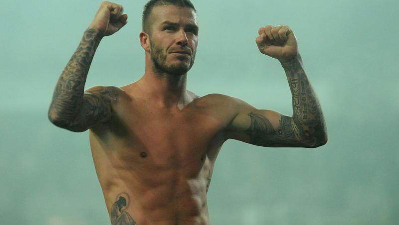 David Beckham la bustul gol