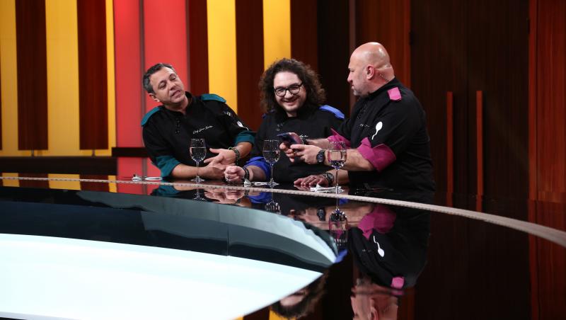 Sorin Bontea, Florin Dumitrescu și Cătălin Scărlătescu au degustat cu multă atenție farfuriile pregătite de concurenții intrați la primul duel din sezonul 9 al emisiunii „Chefi la cuțite”