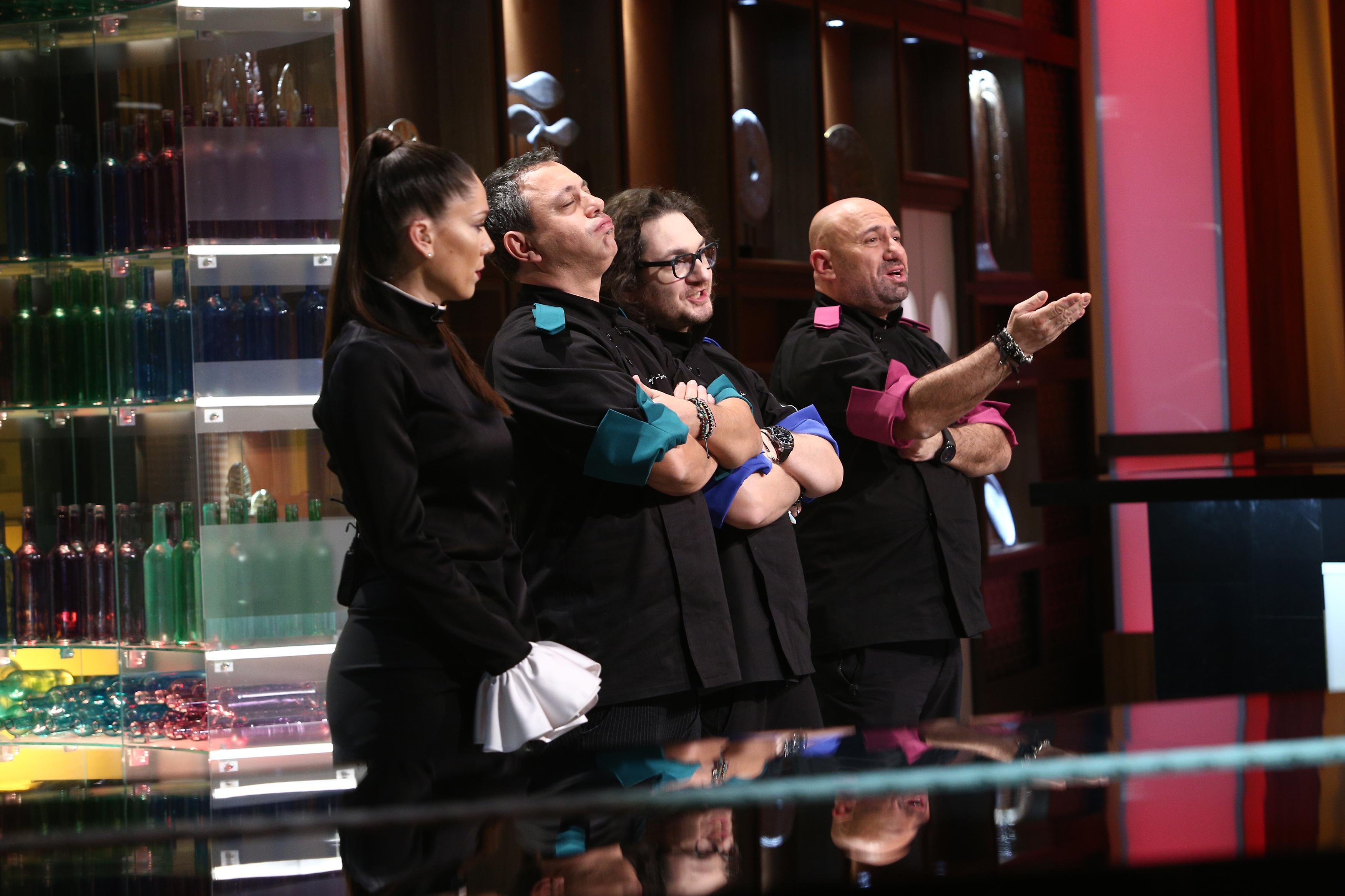 Chefii Florin Dumitrescu, Sorin Bontea și Cătălin Scărlătescu, în platoul emisiunii Chefi la cuțite, alături de Irina Fodor