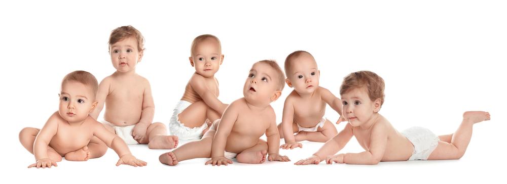 sase bebelusi in scutece