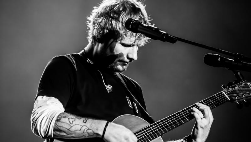 Ed Sheeran este unul dintre cei mai mari artiști, fiind cunoscut pentru calitățile sale muzicale și colaborările de excepție cu alți artiști.