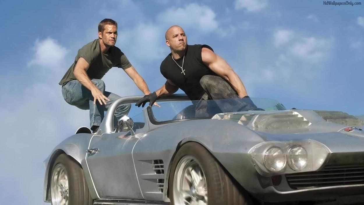 Paul Walker și Vin Diesel în mașină