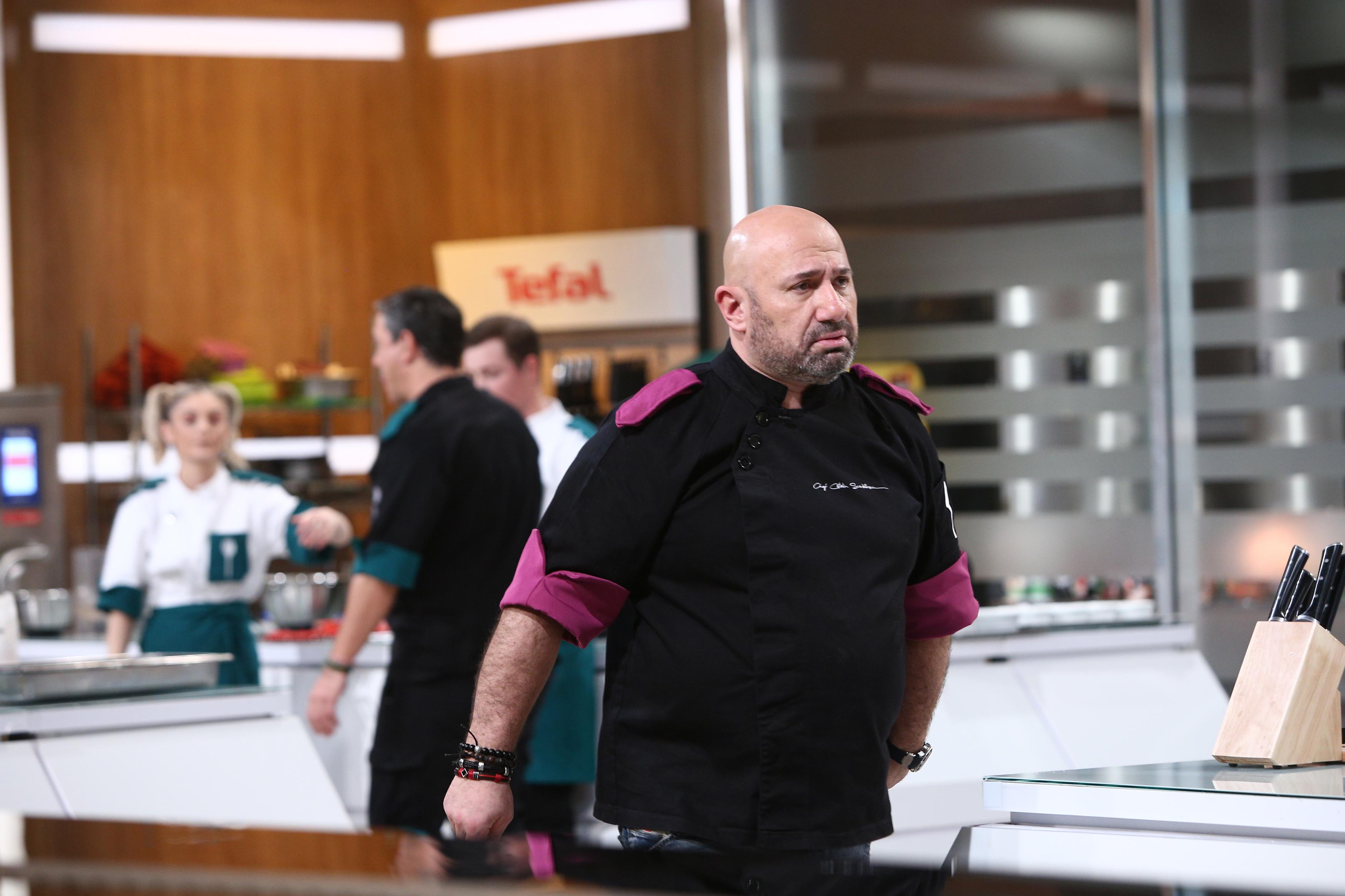 Cătălin Scărlătescu în bucătăria emisiunii „Chefi la cuțite”, sezonul 9