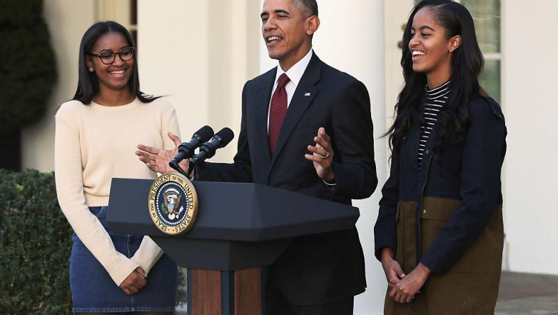 Barack Obama, alături de cele două fiice: Sasha și Malia