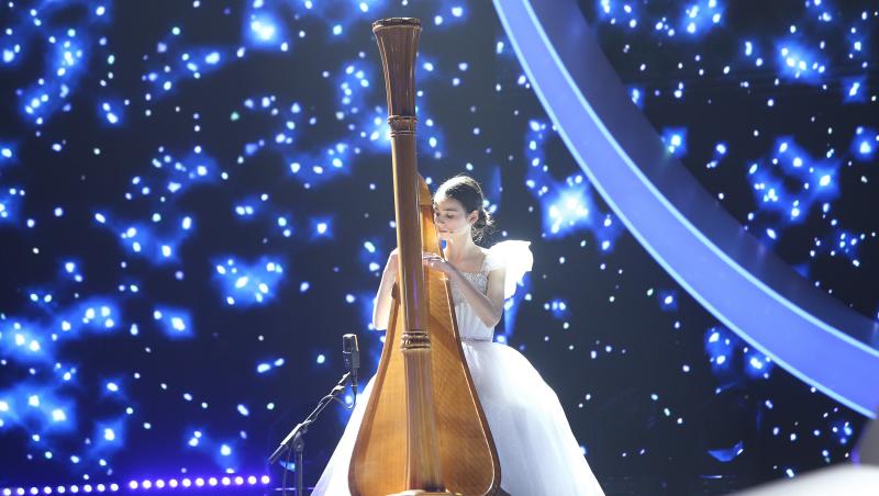 Maria Ene a cântat la harpă la Next Star 2021