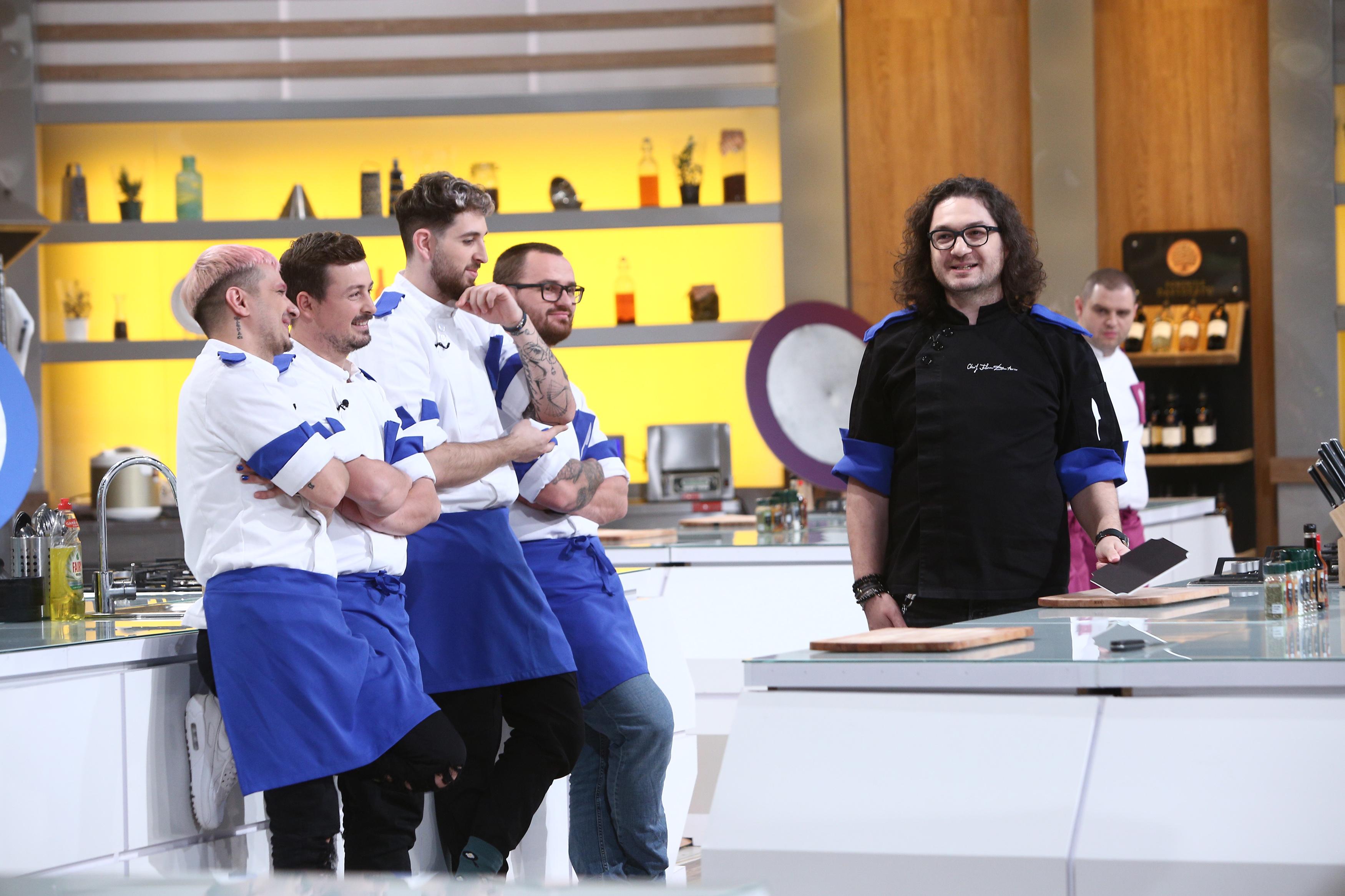 Florin Dumitrescu și concurenții din echipa sa, în seoznul 9 „Chefi la cuțite”