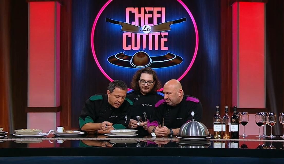 Sorin Bontea, Florin Dumitrescu și Cătălin Scărlătescu degustand farfuriile din semifinala „Chefi la cuțite”