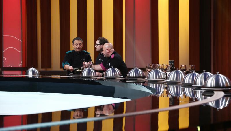 Sorin Bontea, Florin Dumitrescu și Cătălin Scărlătescu au degustat farfuriile semifinaliștilor „Chefi la cuțite” sezonul 9
