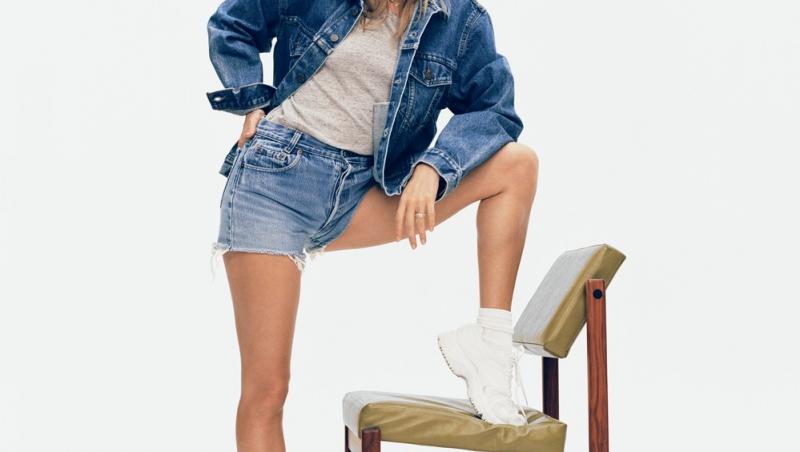 Paparazzii au surprins-o pe Hailey Bieber pe picior greșit, într-o ținută ce nu o avantajează deloc. Deși este model și are un trup de zeiță, vedeta a decis să se îmbrace așa pe stradă, dorindu-și să nu fie recunoscută.