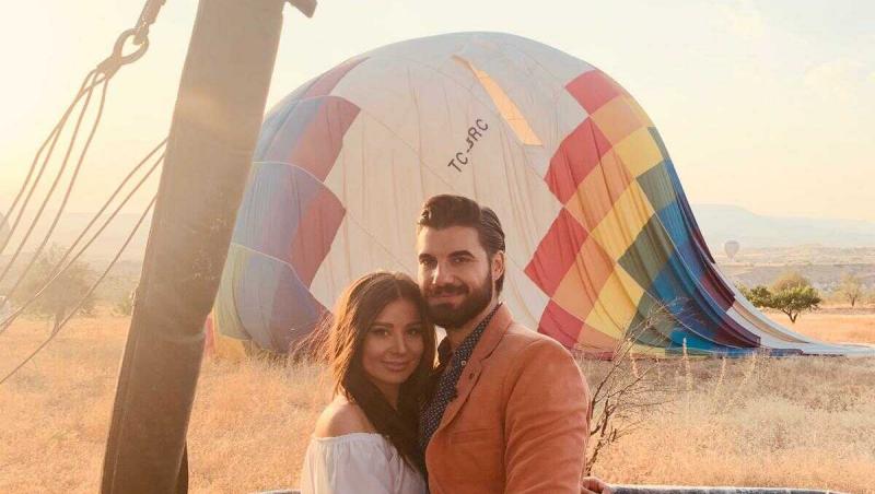 Ana Bene și Burlacul Andi Constantin și-au petrecut dimineața într-un balon cu aer cald, admirând superba locație în care se aflau