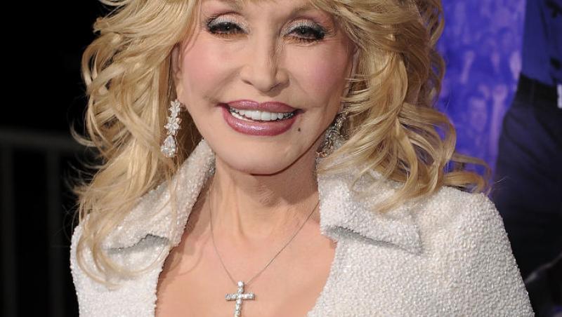 Dolly Parton are un obicei care se opune sfaturilor specialiștilor de beauty: doarme machiată noaptea