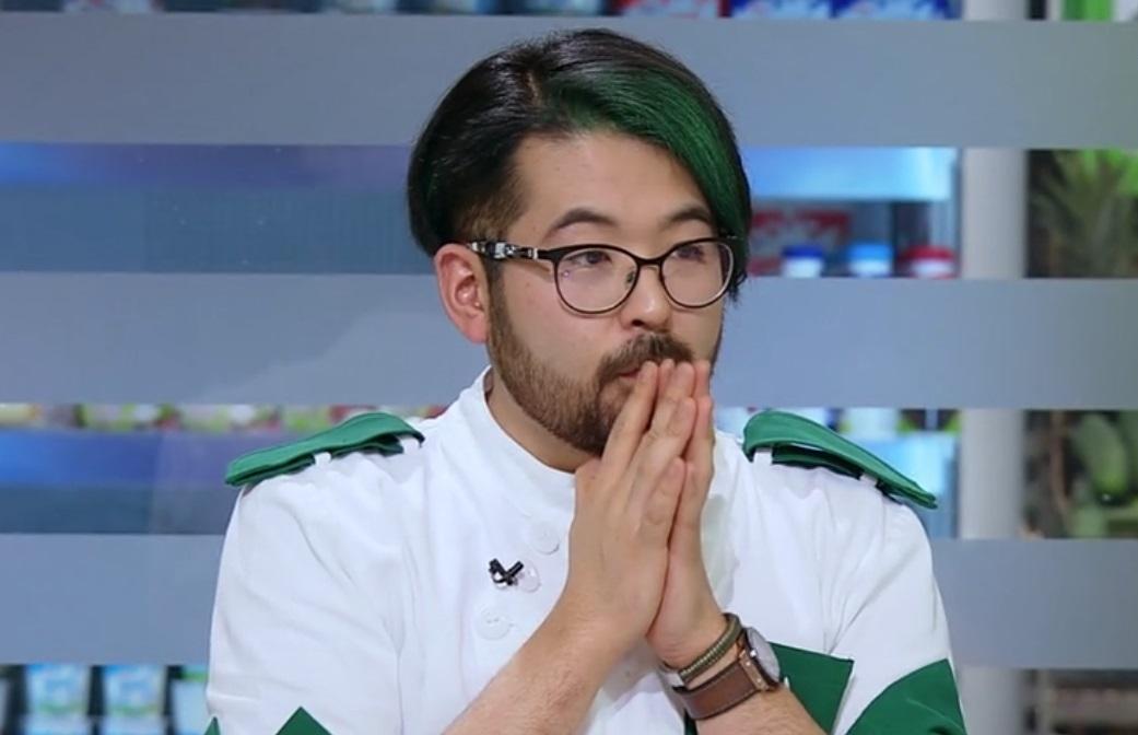 Rikito Watanabe în tunica albă - verde