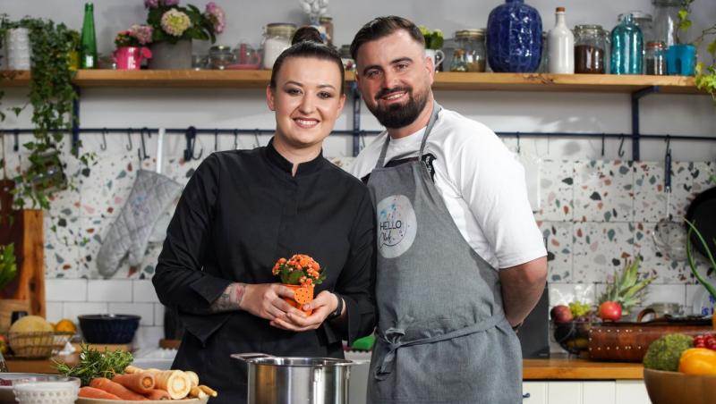 În episodul 7 de Hello Chef, chef Roxana Blenche a pregătit piept de rață servit cu trilogie de sfeclă, zmeură, morcov murați și brânză de capră