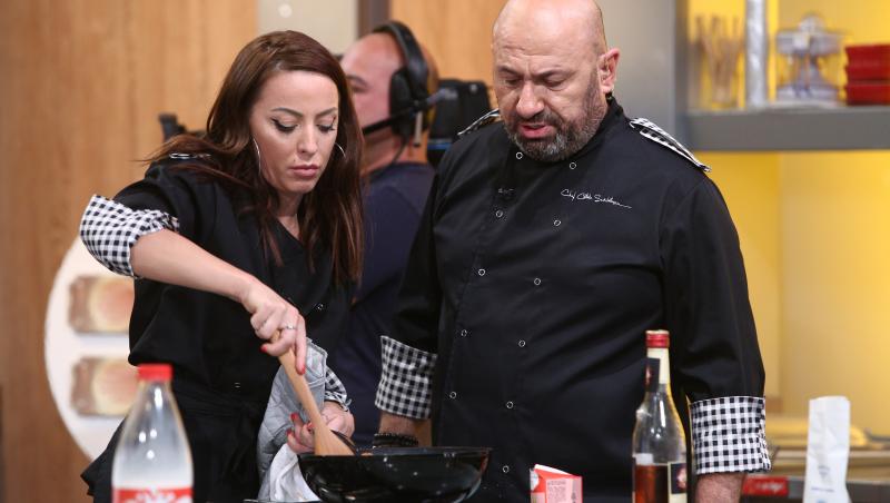Lavinia Ilcău gătind în bucătăria „Chefi la cuțite”, sezonul 8
