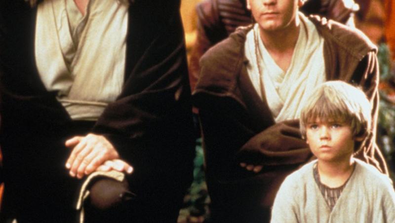 Faimosul actor Ewan McGregor, în rolul lui Obi wan Kenobi în filmele Star Wars, a devenit tătic din nou la vârsta de 50 de ani, după ce iubita lui în vârstă de 36 de ani, Mary Elizabeth Winstead a născut un băiețel.