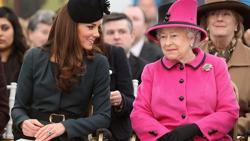 Kate Middleton împreună cu Regina Elisabeta a II-a a Marii Britanii, în 2012
