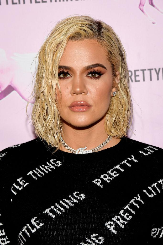 Kloe Kardashian, blondă, cu smokey eyes