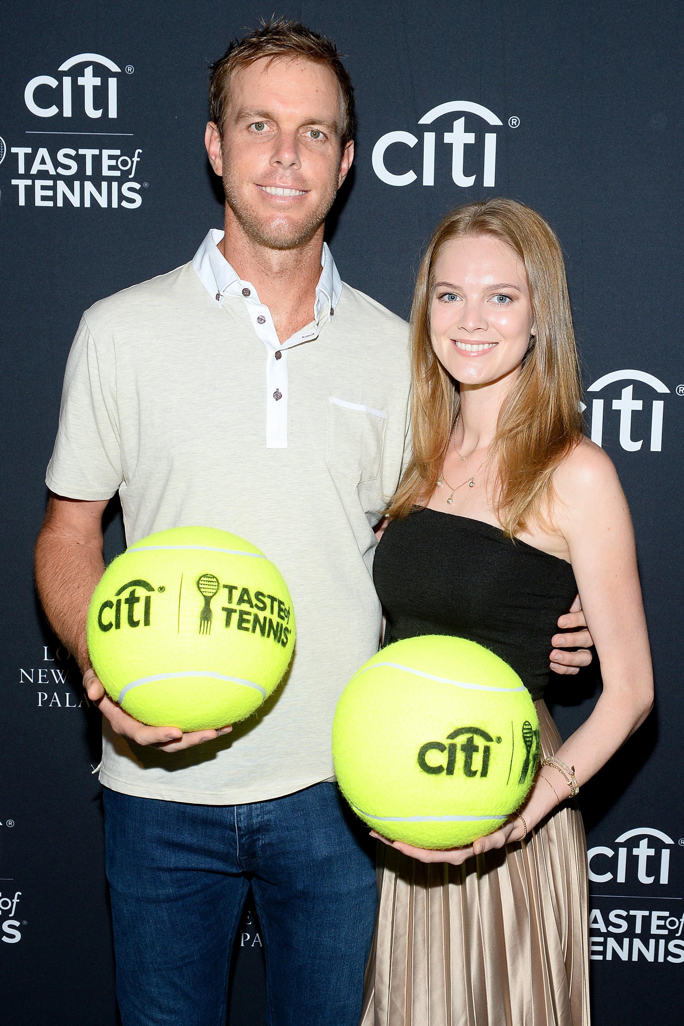 abby si sam querrey, covorul rosu, bile de tenis imense