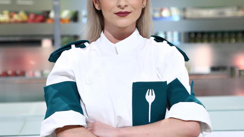 Elena Matei, în uniforma verde, în sezonul 9 Chefi la cuțite