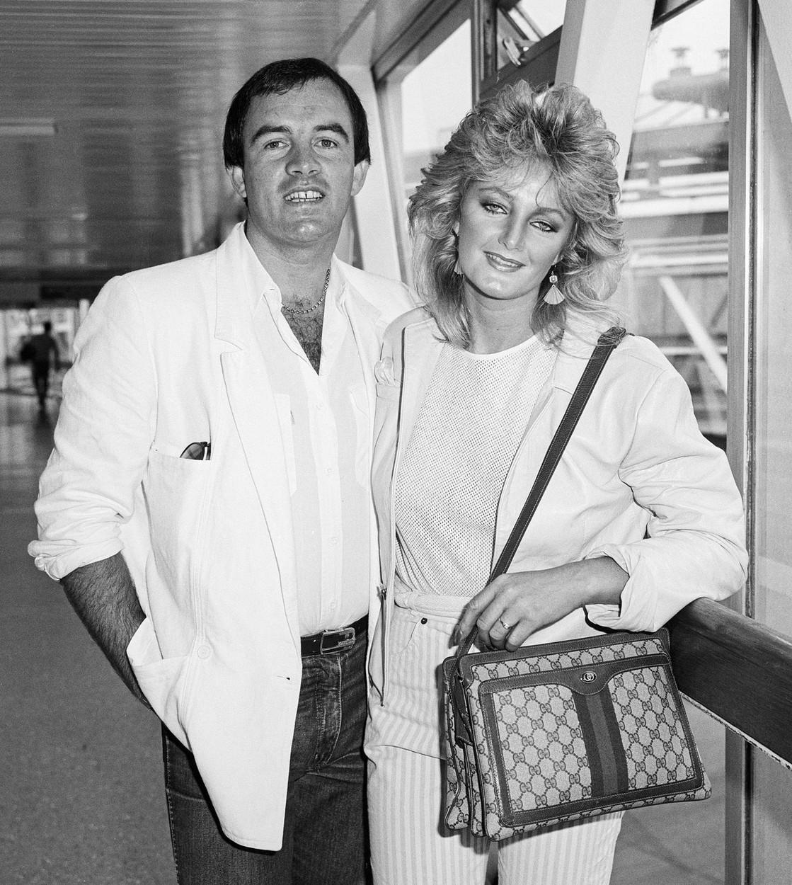 Bonnie Tyler și soțul ei, Robert Sullivan, în 1983. Fotografie alb-negru