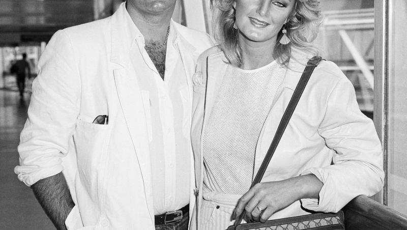 Bonnie Tyler împlinește pe 8 iunie 2021 vârsta de 70 de ani. În această fotografie, era împreună cu soțul ei, Robert Sullivan, în 1983
