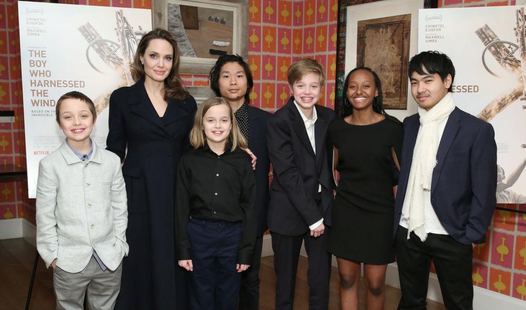 Angelina Jolie alături de cei șase copii