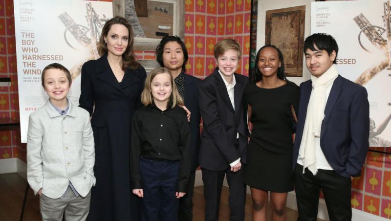 Angelina Jolie alături de cei șase copii