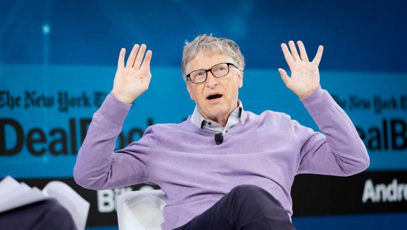 În presă s-a zvonit că, deși e în proces de divorț, Bill Gates a fost surprins conducând o altă mașină de la locul său de muncă, aparent pentru a se întâlni cu alte femeie, potrivit Vanity Fair.